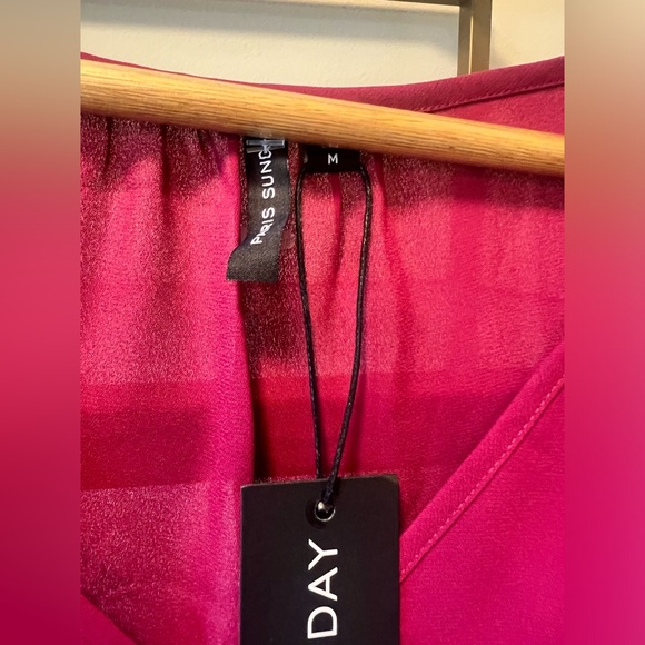 NWT Paris Sunday Blouse size Medium - Picture 4 of 6